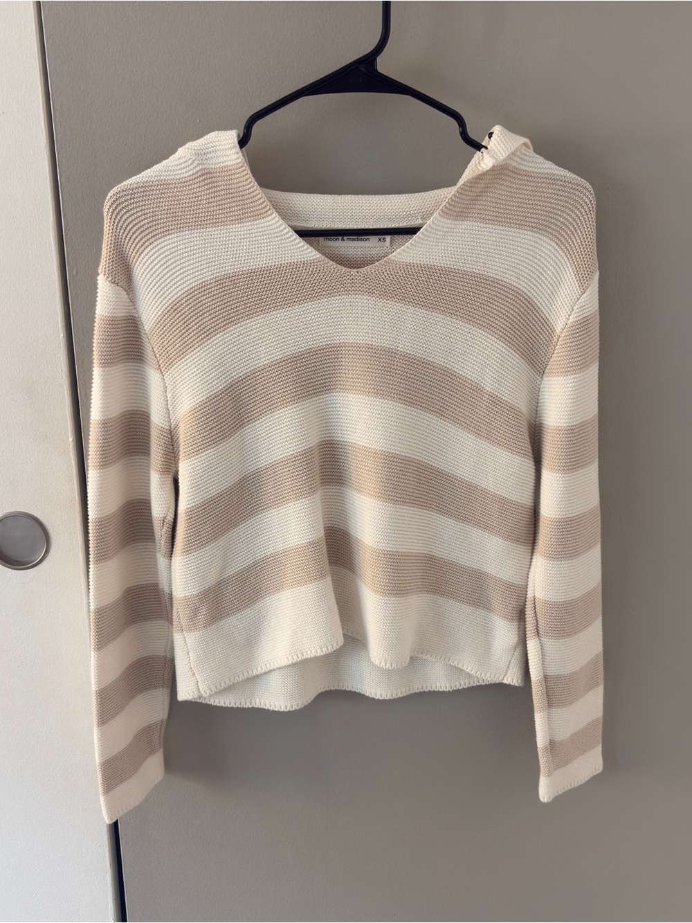 Moon & Madison Striped V-Neck Knit Sweater Cropped Size Women’s XS